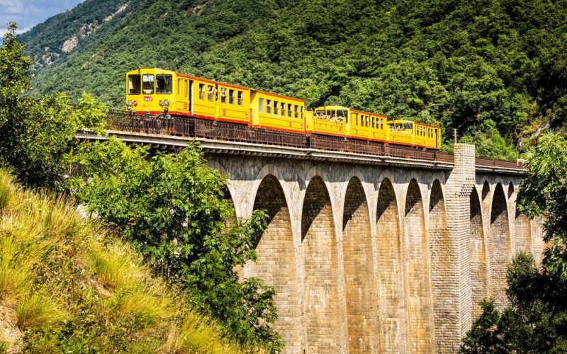 train jaune